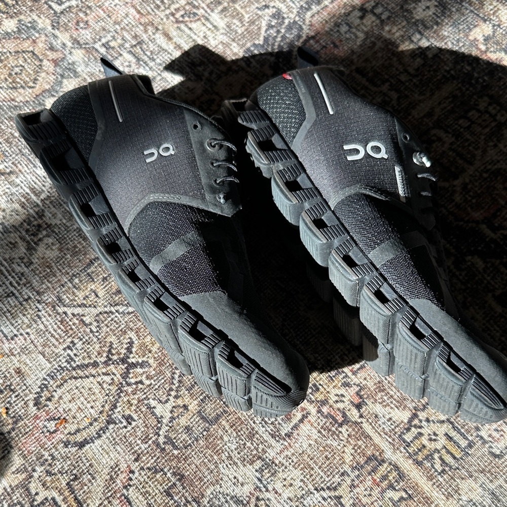On Running Men's Black Sneakers size 9 - Picture 3 of 8